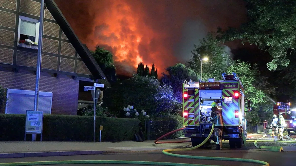 Großbrand in Schenefeld: Feuerwehrmann rettet sieben Menschen