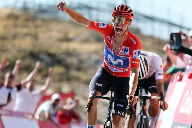 Marqué par l’abandon de Tadej Pogacar, le Tour d’Espagne voit Enric Mas s’affirmer en nouveau leader : « Ce maillot rouge donne des ailes »