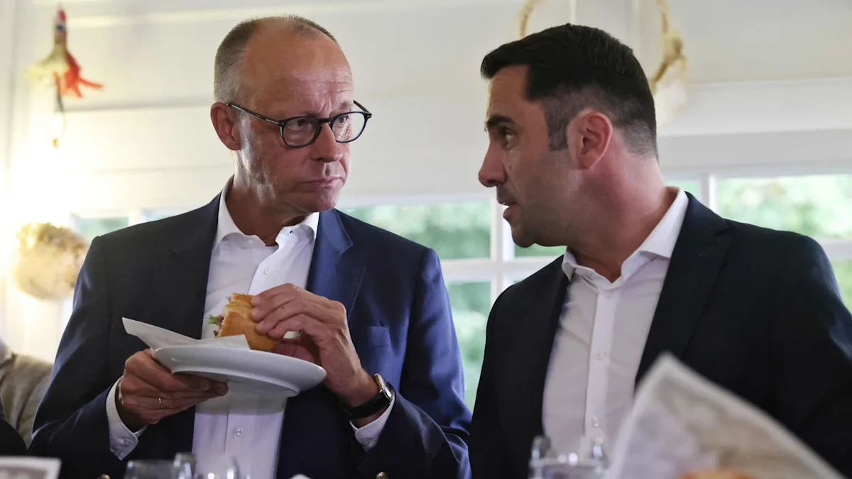 Friedrich Merz in Kühlungsborn: Rufe nach dem Rücktritt und ein Fischbrötchen
