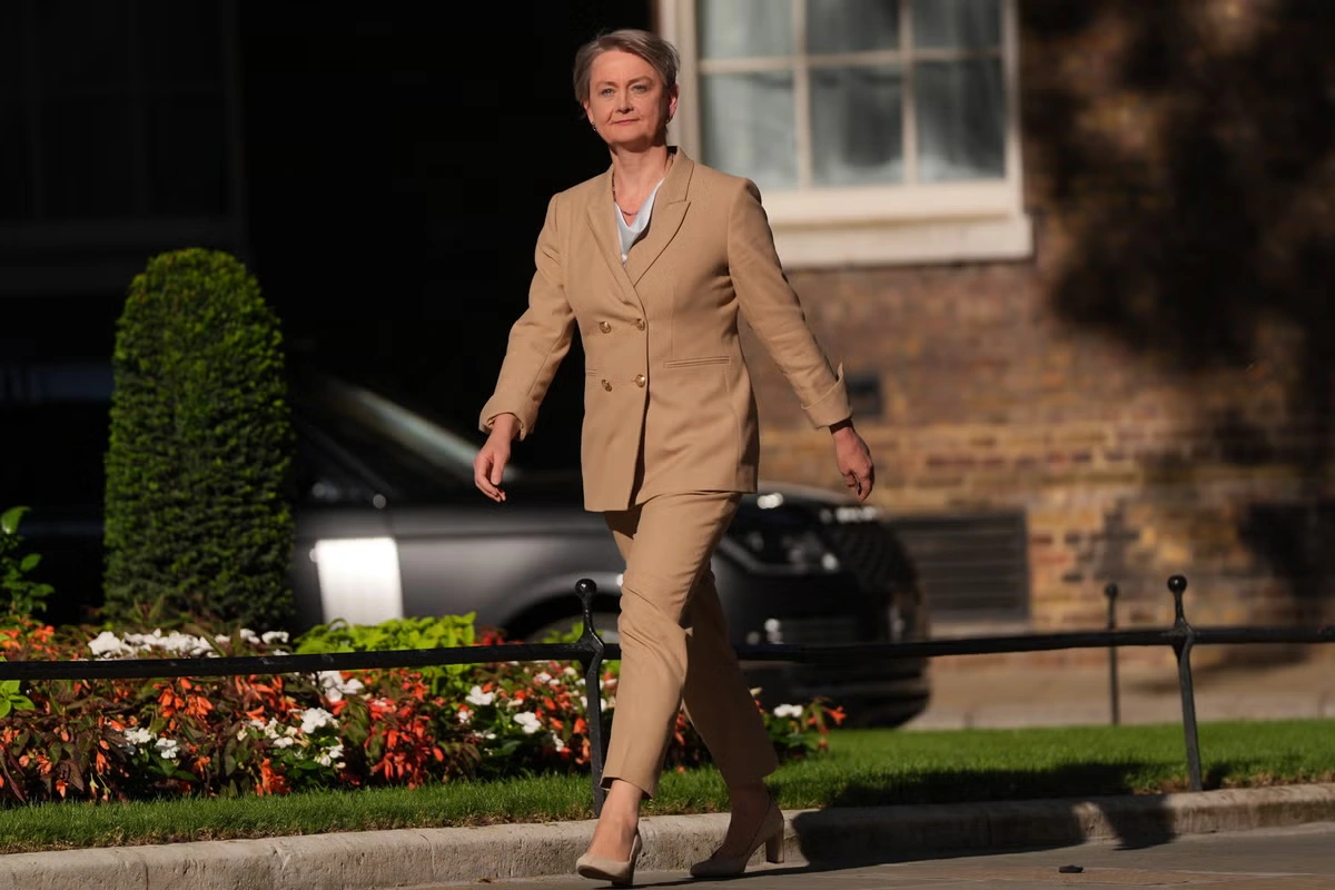 Yvette Cooper pays tribute to Rob Burrow as she pledges fast-track care for MND patients