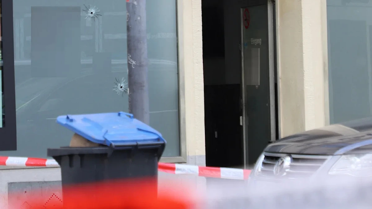 Großeinsatz der Polizei: Unbekannter schießt auf Café in Köln
