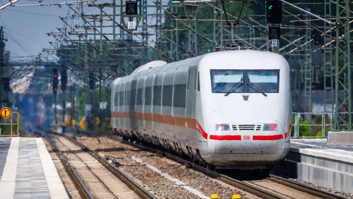 Angeblich nur 14 Stunden …: Bahnstrecke Berlin-Hamburg erneut gesperrt