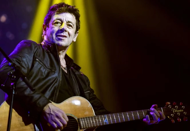 Patrick Bruel, mis en examen dans plusieurs dossiers de violences sexuelles, « devrait de lui-même renoncer » à sa tournée, estime Aurore Bergé