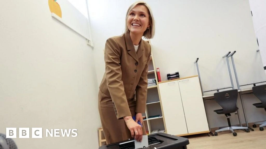 Iceland EU referendum on a knife edge as counting continues