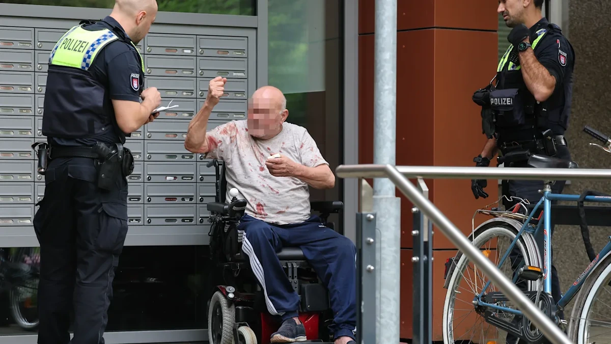 Blutiger Streit: Rollstuhlfahrer wehrt sich mit Axt gegen Schläger