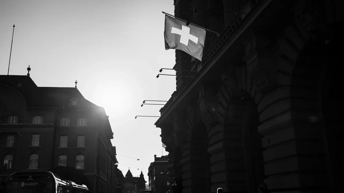 Was jetzt? / Abstimmung in der Schweiz:Kann ein Land heute überhaupt neutral sein?