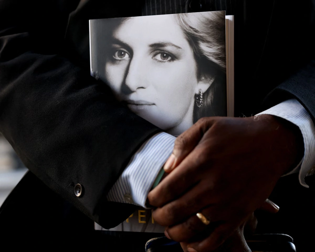 Swan Song by Charles Spencer review – a furious exercise in score-settling by Diana’s brother