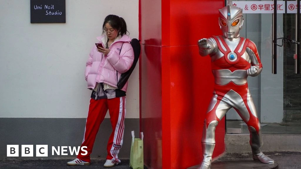 Young people in China are fangirling over a professor who gets their anxiety