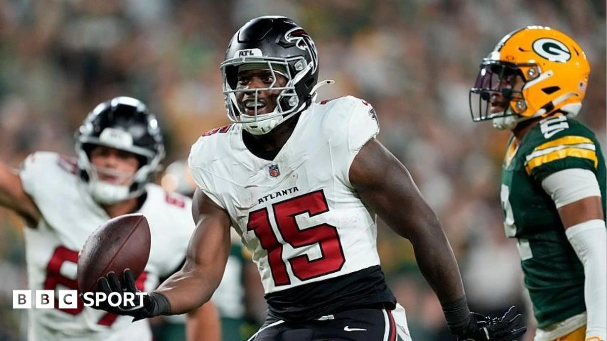 Packers booed during 'butt-whooping' at home to Falcons