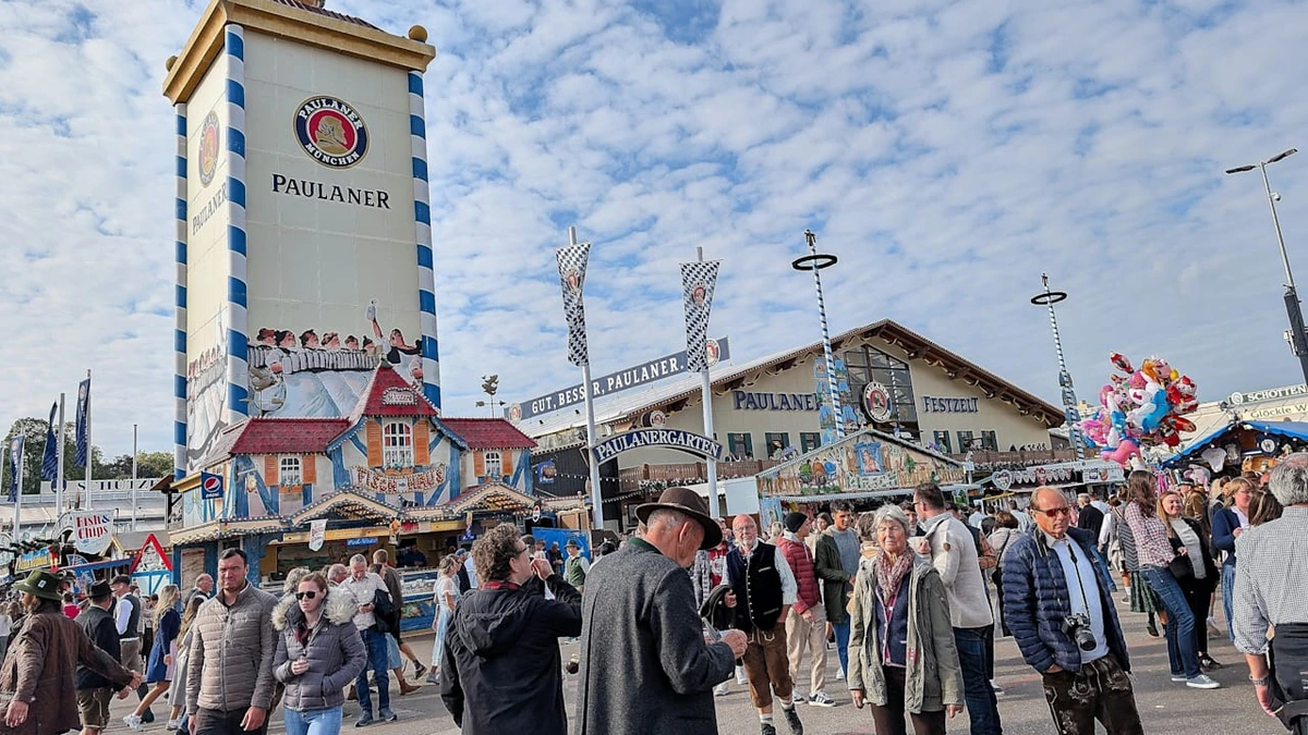 Polizei fahndet: Ordner knallt Gast bei Oktoberfest auf den Boden