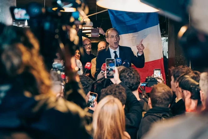 Présidentielle 2027 : Raphaël Glucksmann dénonce la « capitulation » de Marine Le Pen sur l’aide à l’Ukraine