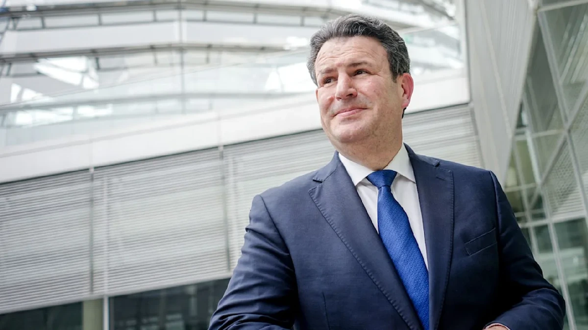 Fordert er Klingbeil heraus?: Hubertus Heil deutet Kandidatur für SPD-Vorsitz  an