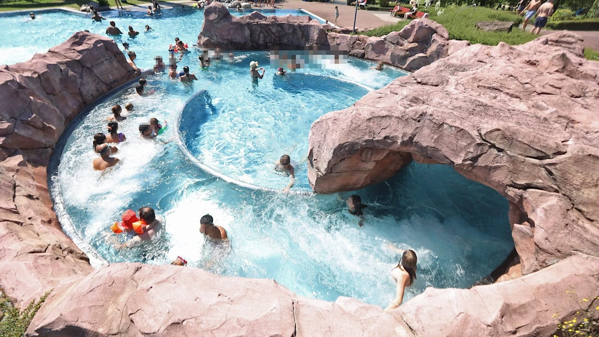 Prozess nach Übergriffen in Freibad: Männer sollen Mädchen missbraucht haben