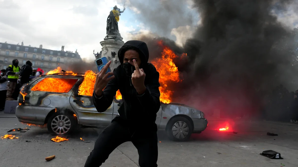 Plünderungen, Brandstiftung, Rathaus gestürmt: Demos in Frankreich eskalieren komplett