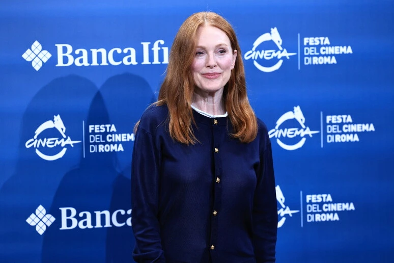 Julianne Moore: 'Faccio l'attrice, ma amo essere invisibile'