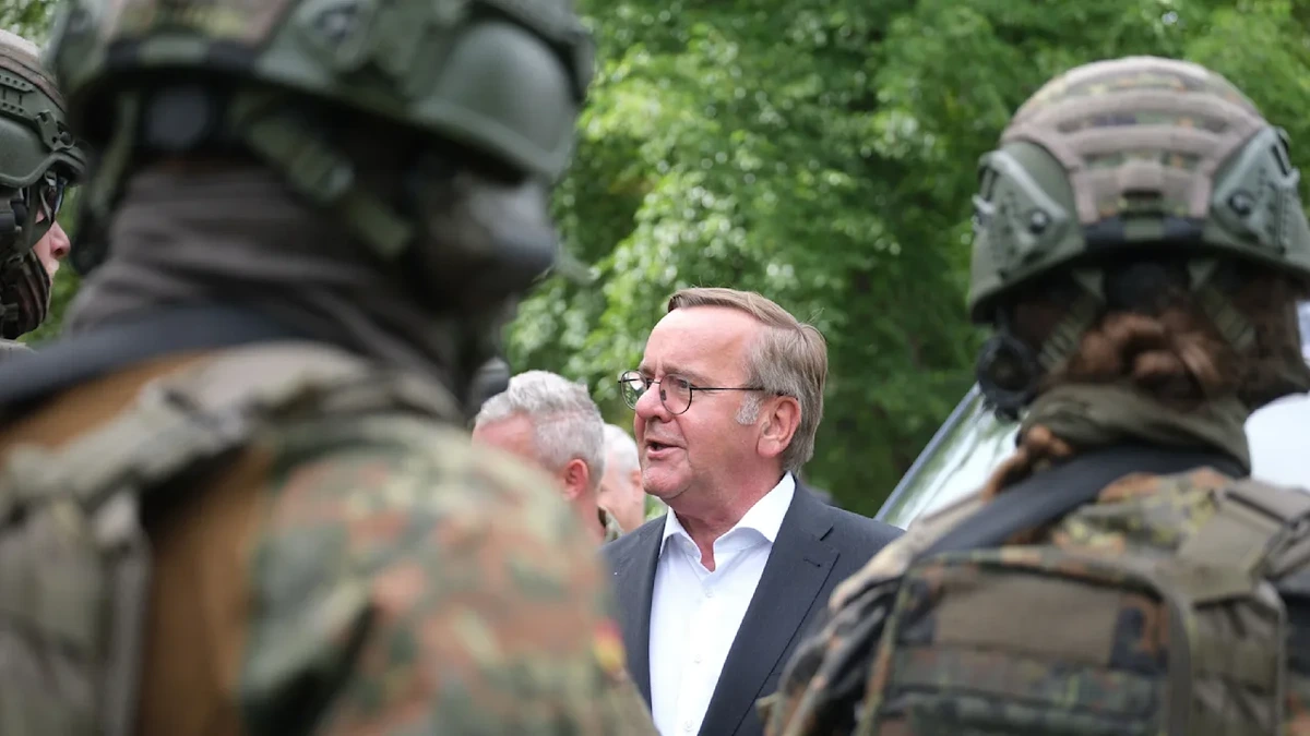 Pistorius spricht widerwärtigen“ Vorwürfen: Bundeswehr ermittelt gegen zehn Soldaten