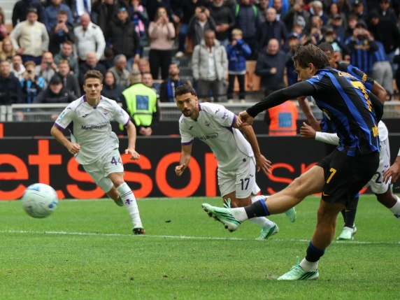 Inter-Fiorentina 2-1: rimonta pazzesca dei nerazzurri con Thuram e Zielinski dopo il gol di Jimenez