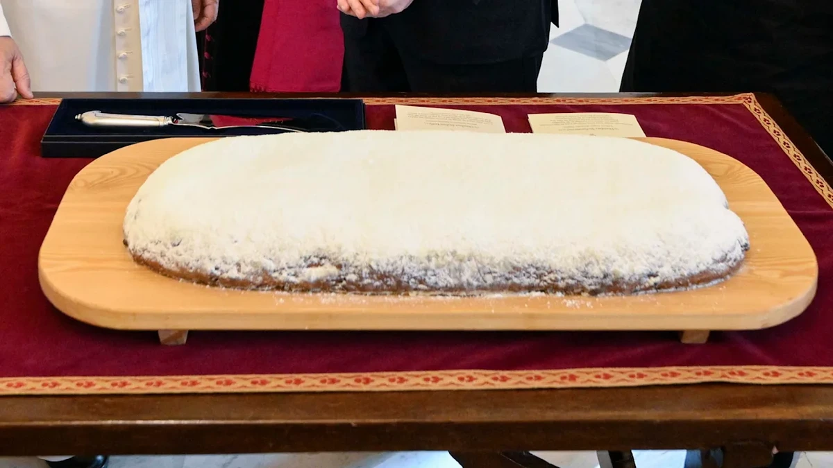 Aus Sachsen: Papst durfte dieses Geschenk nicht anschneiden