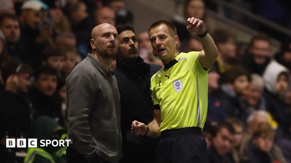 Fleetwood-Arsenal halted for eight minutes because of drone