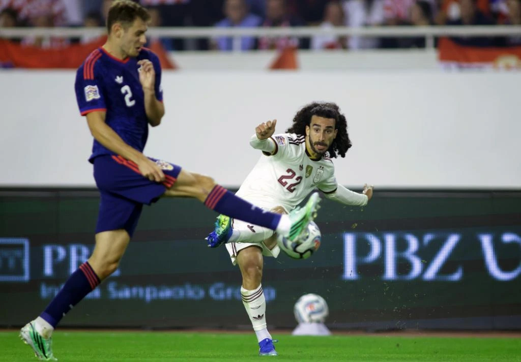 Cucurella, el 'malote' de la selección: "¡Al final no voy a poder salir de España!"