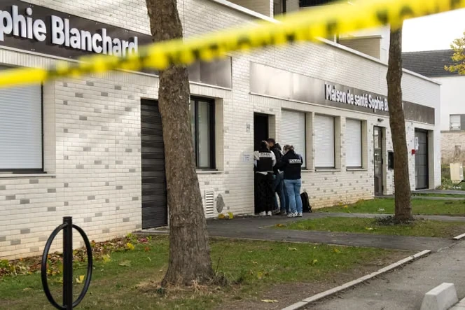 Attentat de Trappes : des tracts du RN retrouvés dans la voiture du suspect, décrit par ses proches comme « raciste »
