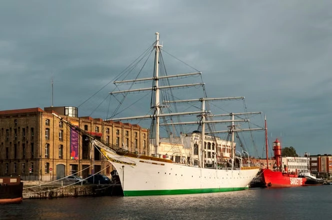Au Port Center de Dunkerque, embarquement pour la mondialisation