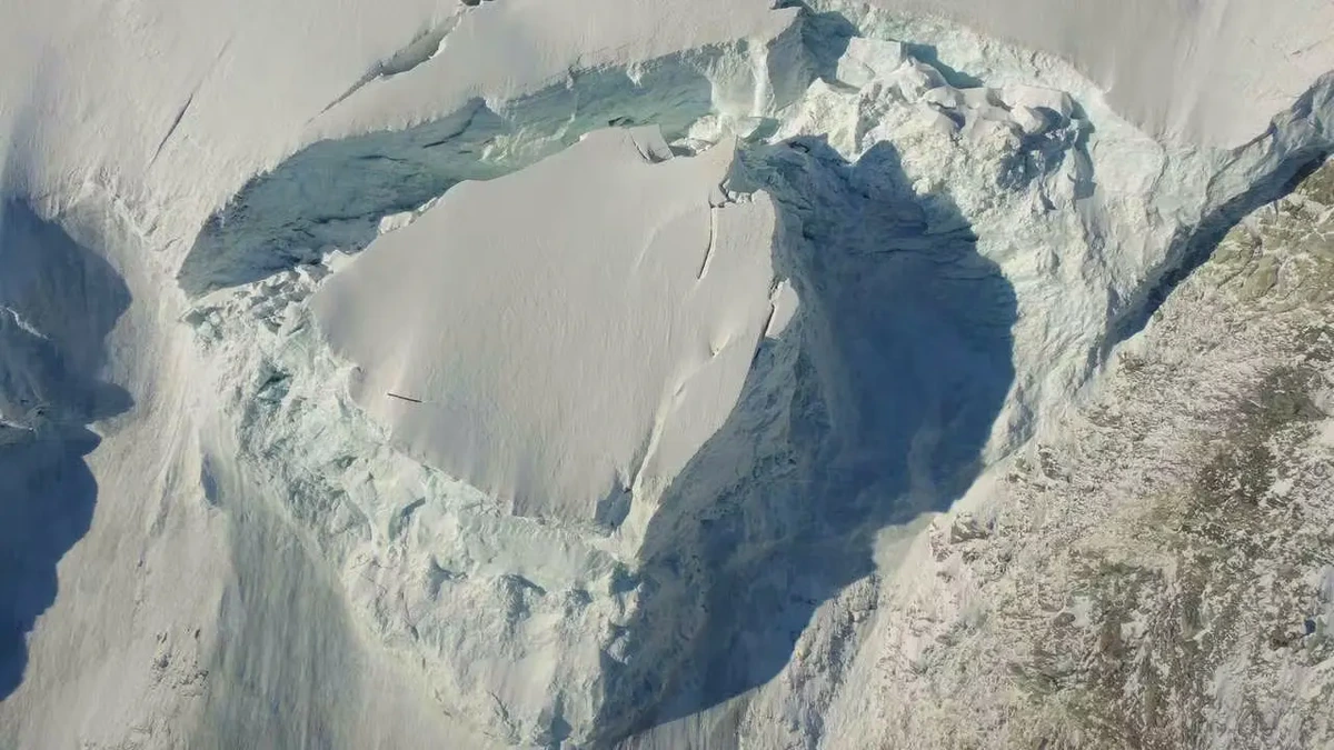 Gefahr in den Alpen: 250.000 Tonnen schwerer Eisblock bedroht ganzes Dorf