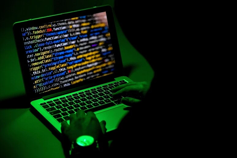 Record di incidenti cyber nel mondo, primi segnali di 'agentic hacking' con l'IA
