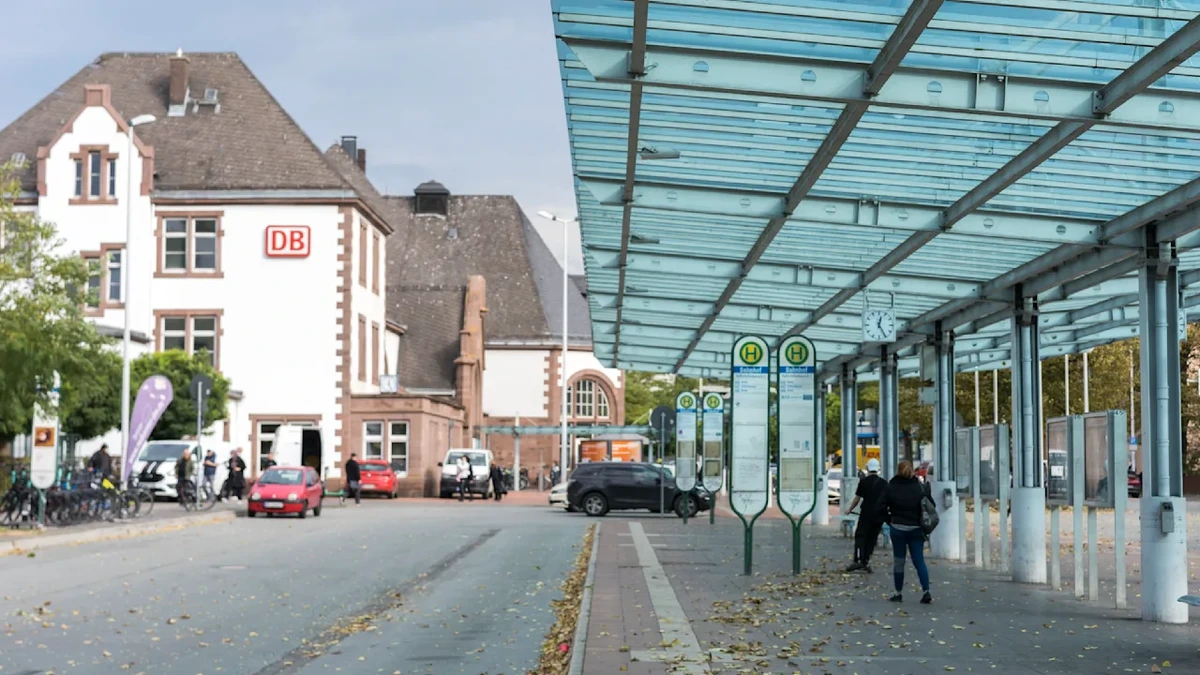 Am Bahnhof in NRW: Teenager (15) schießt 16-Jährigen an