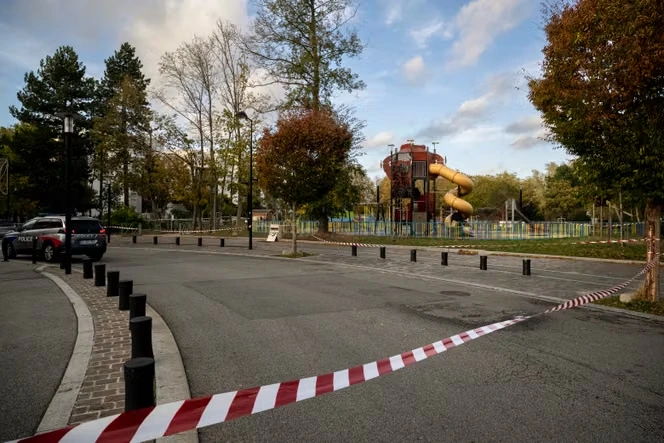 Attentat raciste de Trappes : plusieurs centaines de personnes rassemblées en hommage à Pengo Bossio Wangi