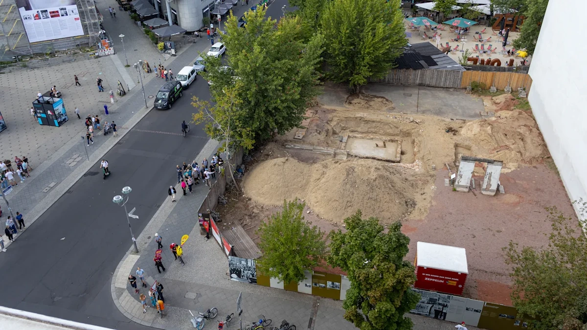 Checkpoint Charlie: Neue Überreste von DDR-Grenzanlage entdeckt