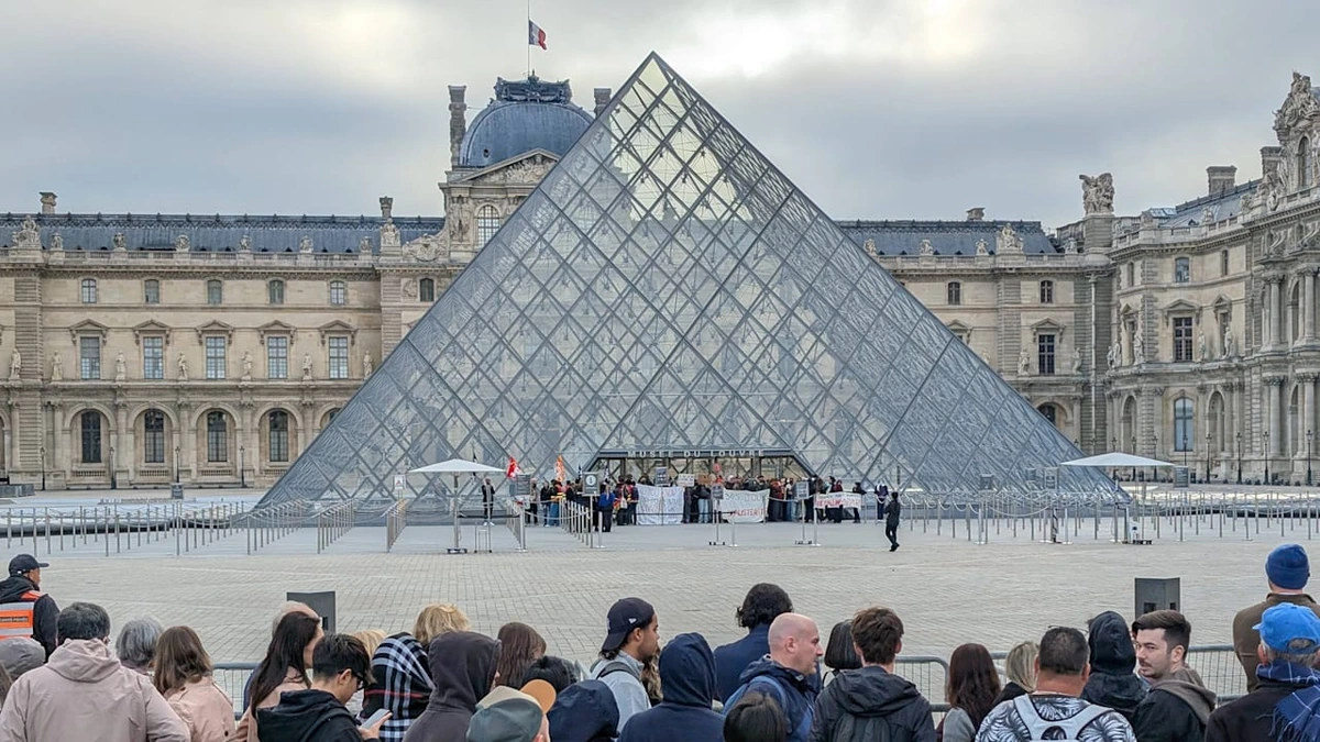 Live-Ticker zu Krawallen in Frankreich: Weltberühmter Louvre wegen Protesten geschlossen
