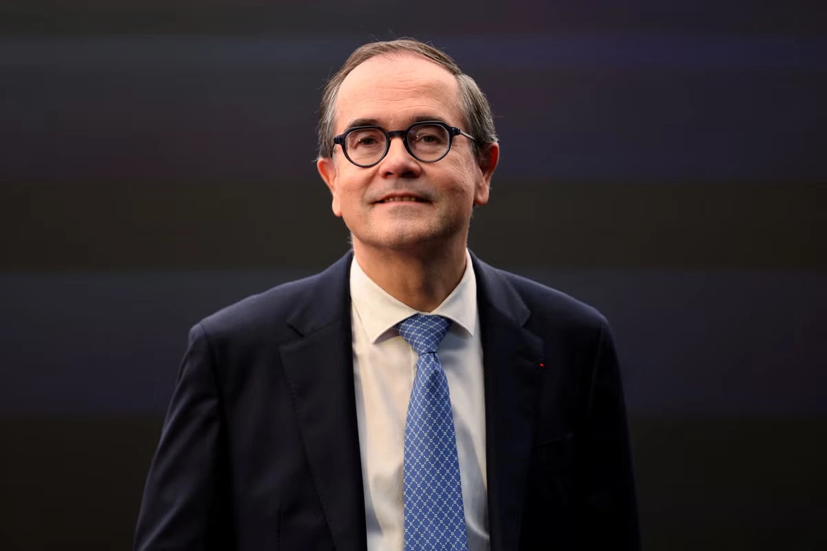 UK should scrap ‘stupid’ ban on petrol cars to close EU trade deal, says Renault boss