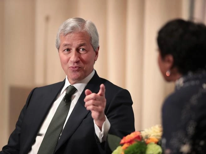 Banche, il segnale in controtendenza dagli Usa: gli utili ci sono ancora, ma la crescita rallenta