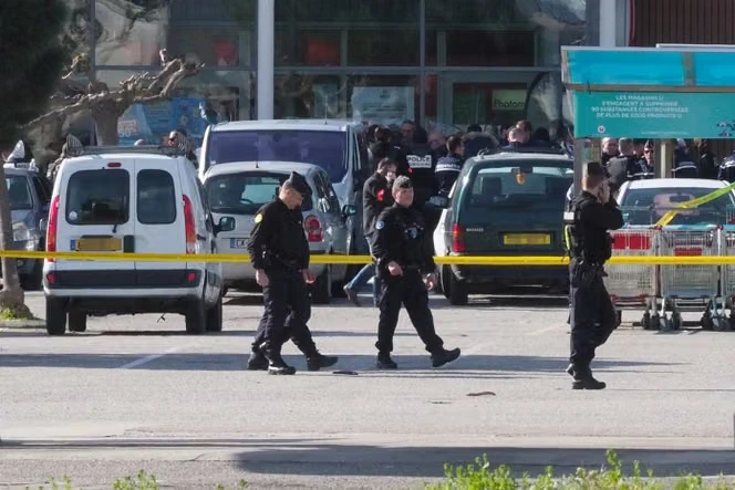 Attentats de Trèbes et Carcassonne : peines alourdies en appel à douze ans et dix ans de réclusion pour les deux accusés liés à l’assaillant