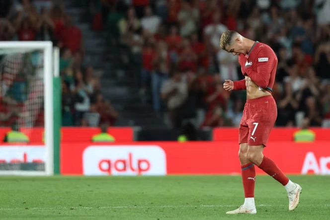 Cristiano Ronaldo suspendu 30 jours pour avoir quitté sans autorisation le stage de la sélection portugaise