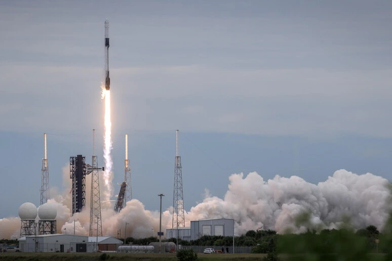 SpaceX prepara il debutto come operatore tlc con Starlink Mobile